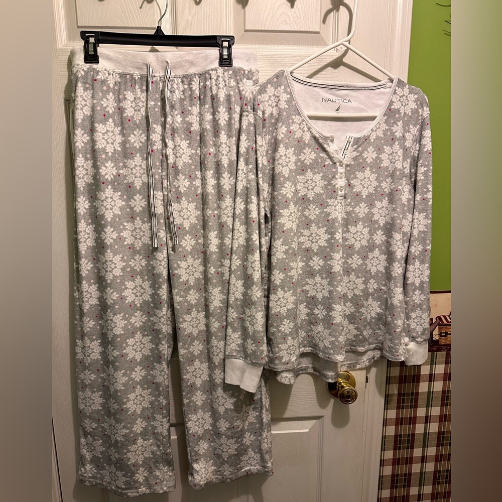Nautica Women’s Gray Pajama Set with Snowflake Design, Large